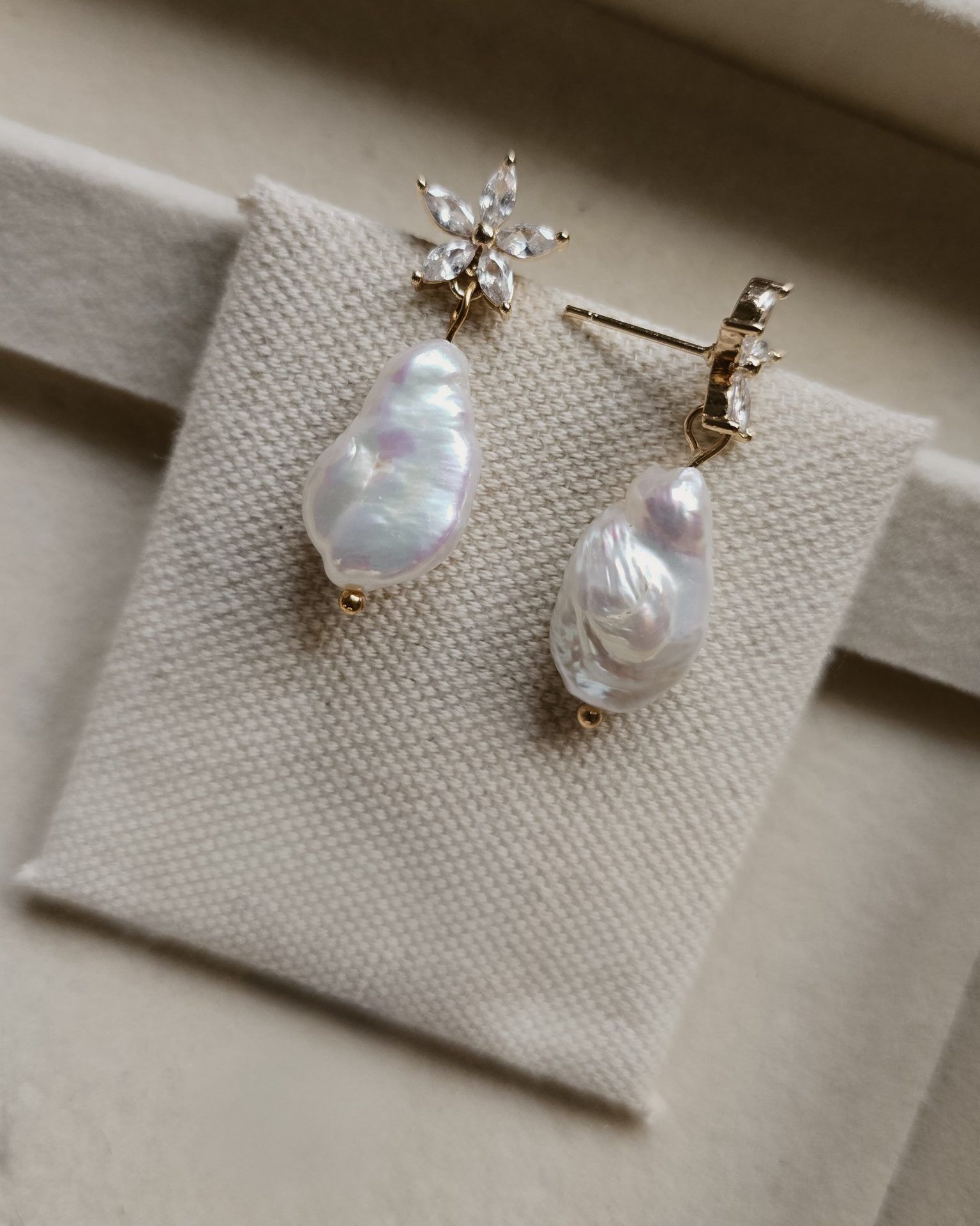 Fleur Pearl Deluxe Earrings - Image 3