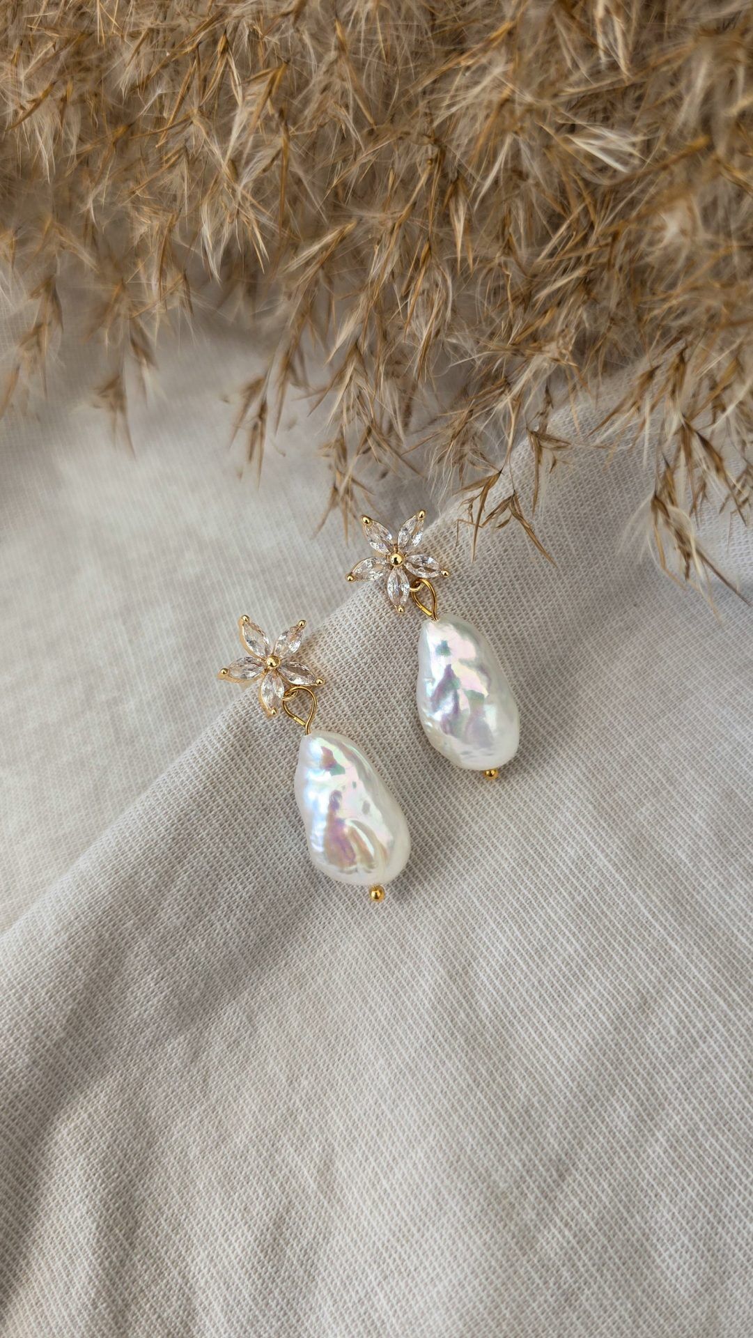 Fleur Pearl Deluxe Earrings - Image 2