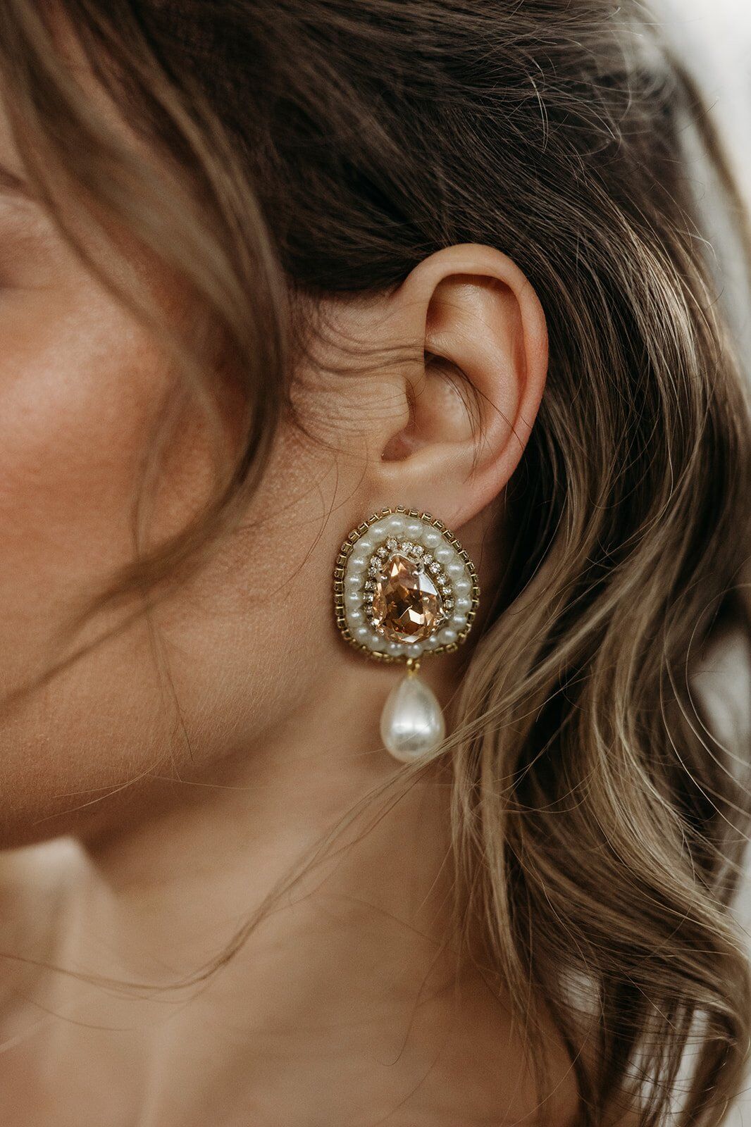 Champagne Royal Earrings - Image 3