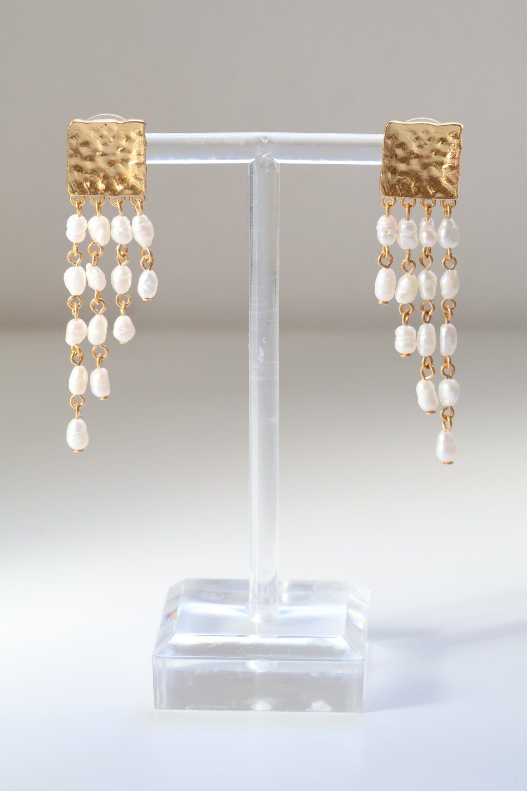Julianne 24K pearl earrings - Image 3