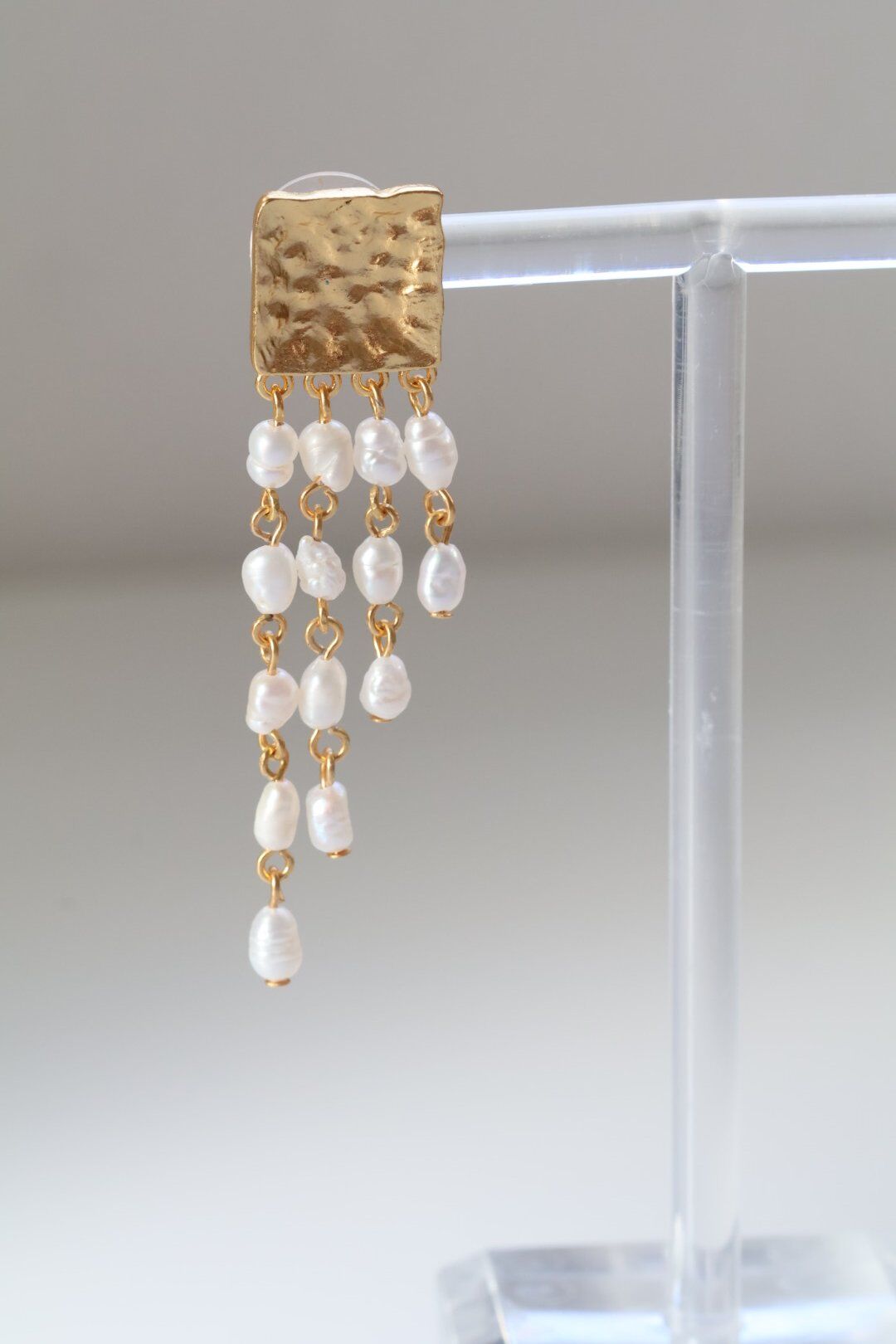 Julianne 24K pearl earrings - Image 4