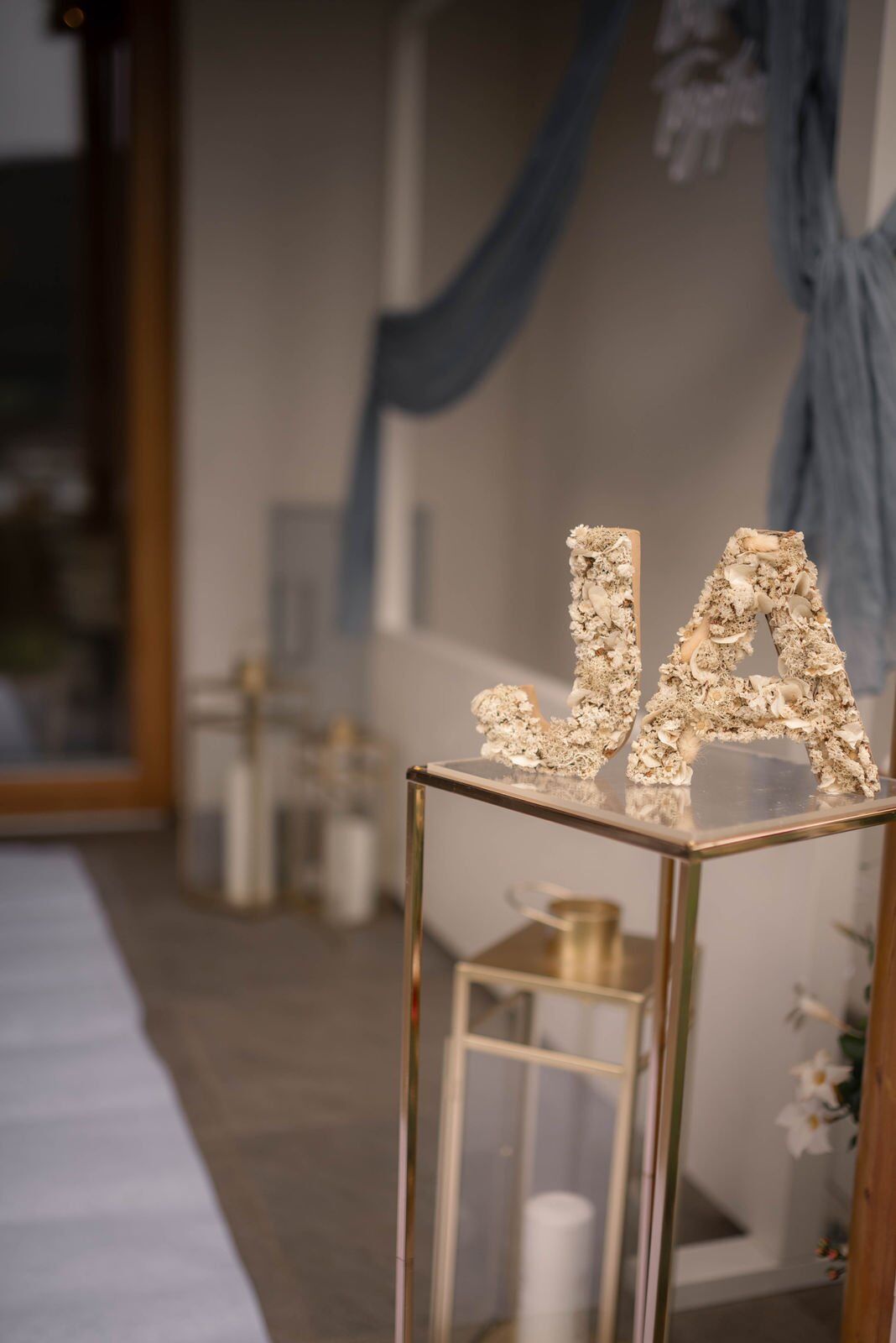 "JA" Wort aus stabilisierten Trockenblumen